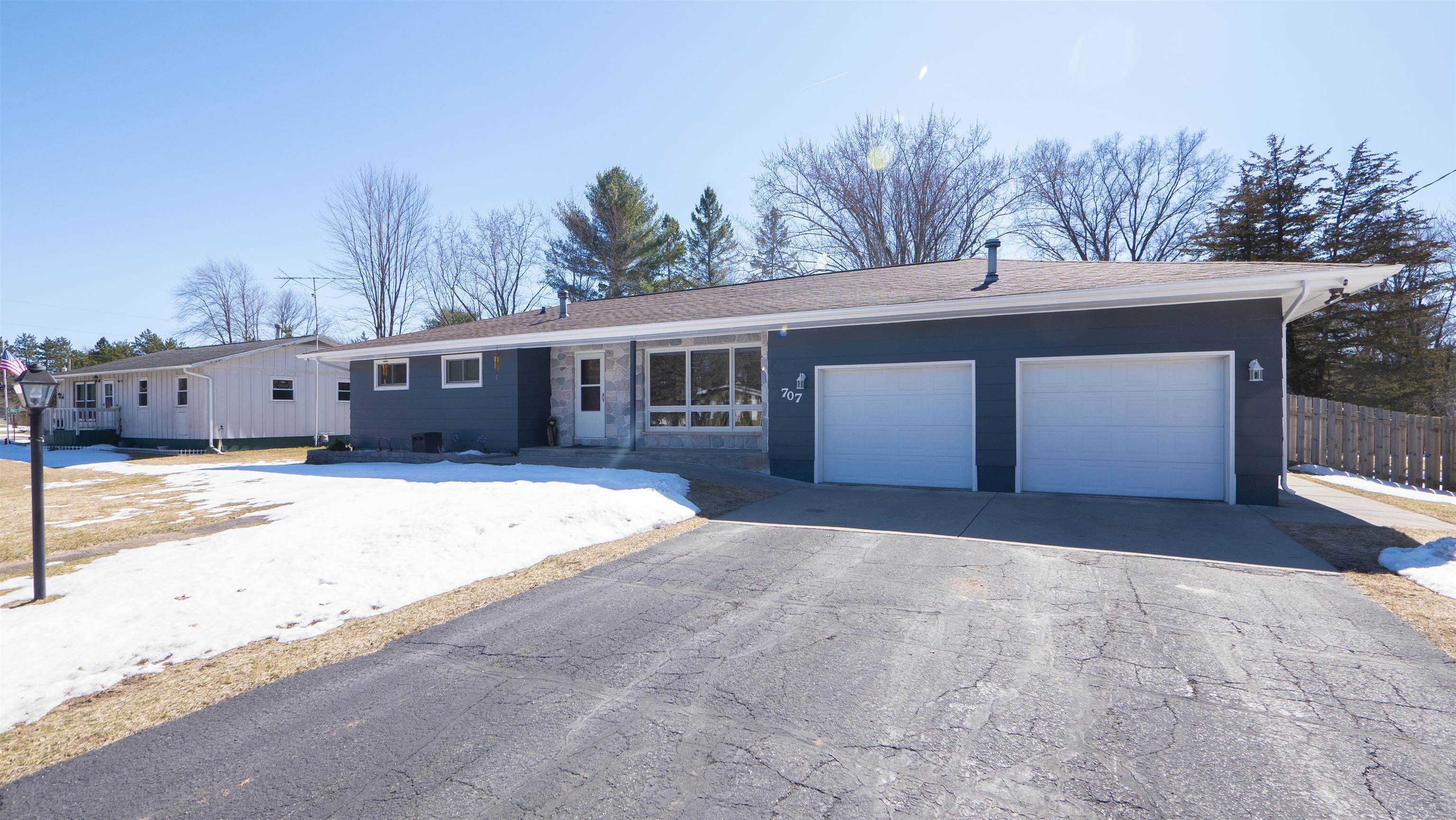 707 Sunset Drive Redgranite, WI 54970 - Photo 8 of 48