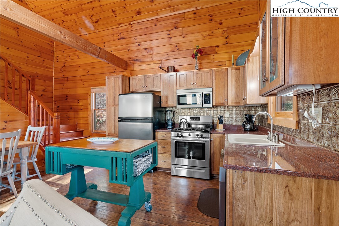 1461 Pine Ridge Road Beech Mountain, NC 28604 - Photo 14 of 47