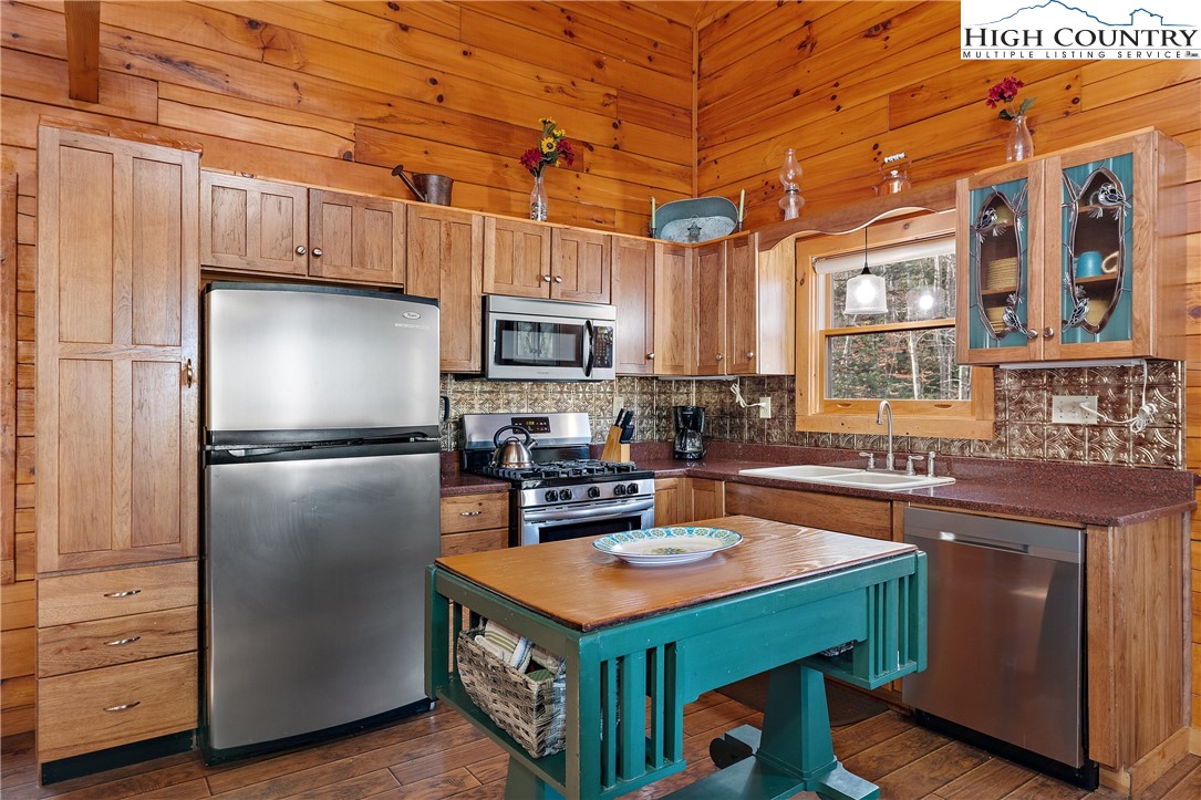 1461 Pine Ridge Road Beech Mountain, NC 28604 - Photo 17 of 47