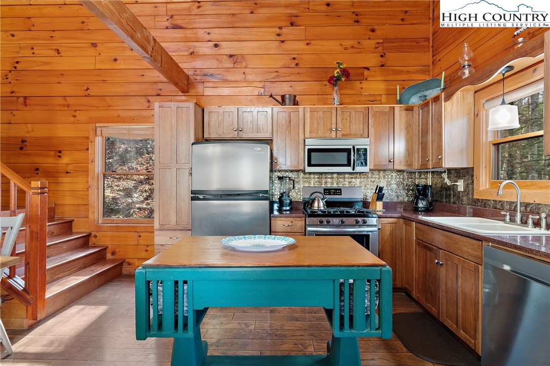 1461 Pine Ridge Road Beech Mountain, NC 28604 - Photo 18 of 47