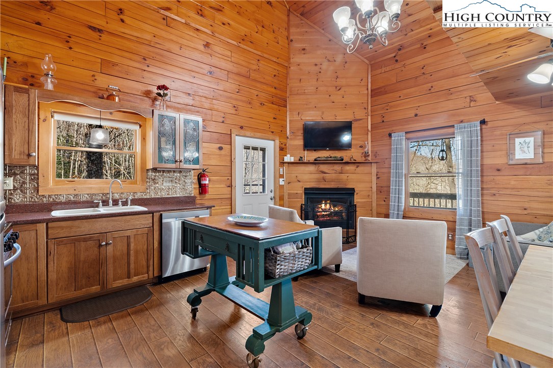 1461 Pine Ridge Road Beech Mountain, NC 28604 - Photo 20 of 47