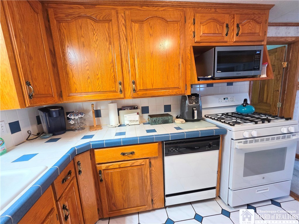 12206 Hanover Road Hanover, NY 14136 - Photo 6 of 26