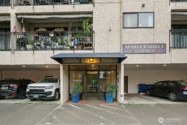 $343,000 | 9710 Greenwood Avenue North, Unit 303, Seattle, WA 98103