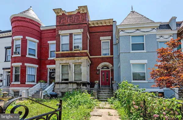 $790,000 | 121 R Street Northeast, Washington, DC 20002
