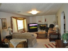 826 Hurricane Road Northeast, Unit 1 Wise, VA 24293 - Photo 5 of 12 Spacious Living Room