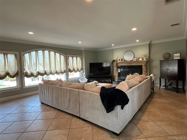 $995,000 | 4 Vining Street, Centereach, NY 11720