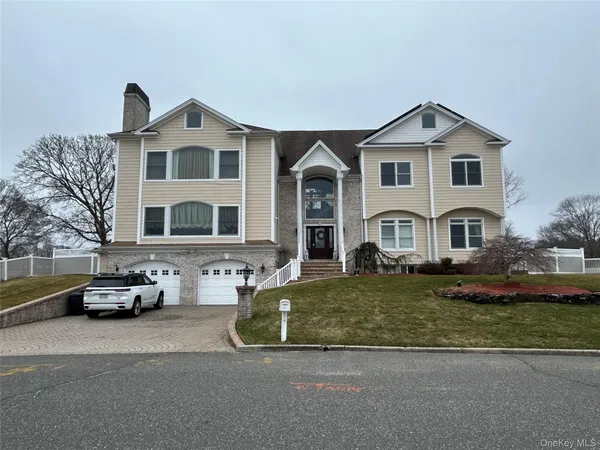 $995,000 | 4 Vining Street, Centereach, NY 11720