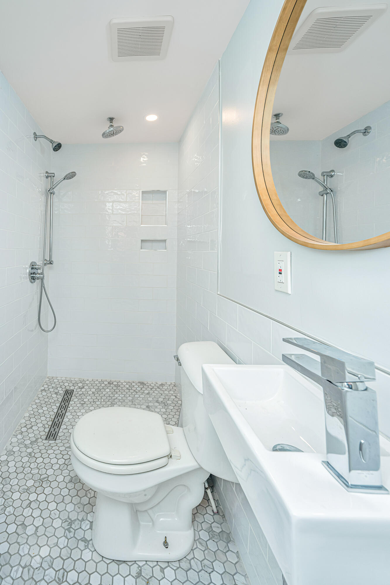 2324 Falcon Road North Charleston, SC 29406 - Photo 7 of 11 Full Bathroom