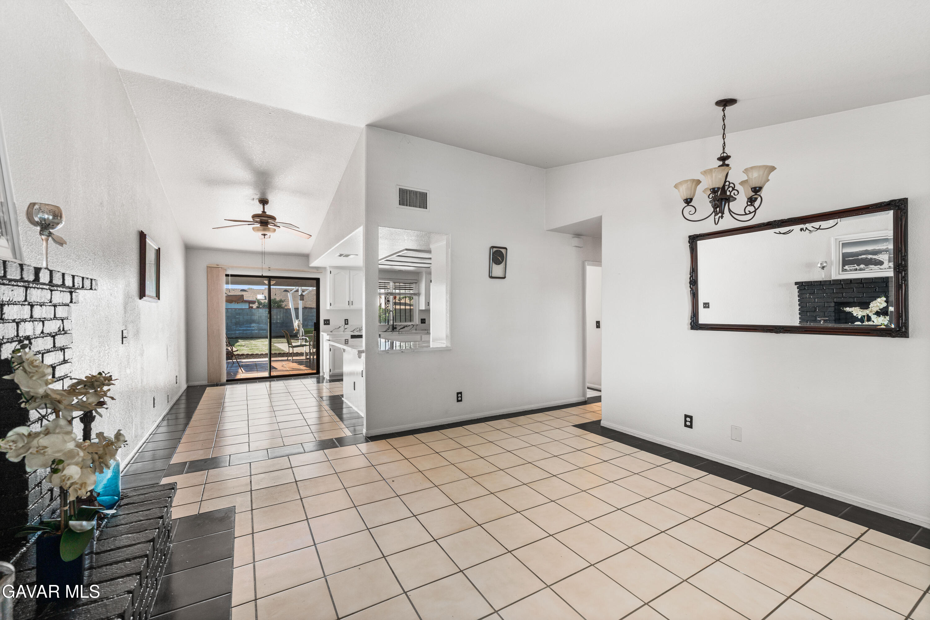 5241 East Ave R 12 Palmdale, CA 93552 - Photo 13 of 48 E Ave R12-11