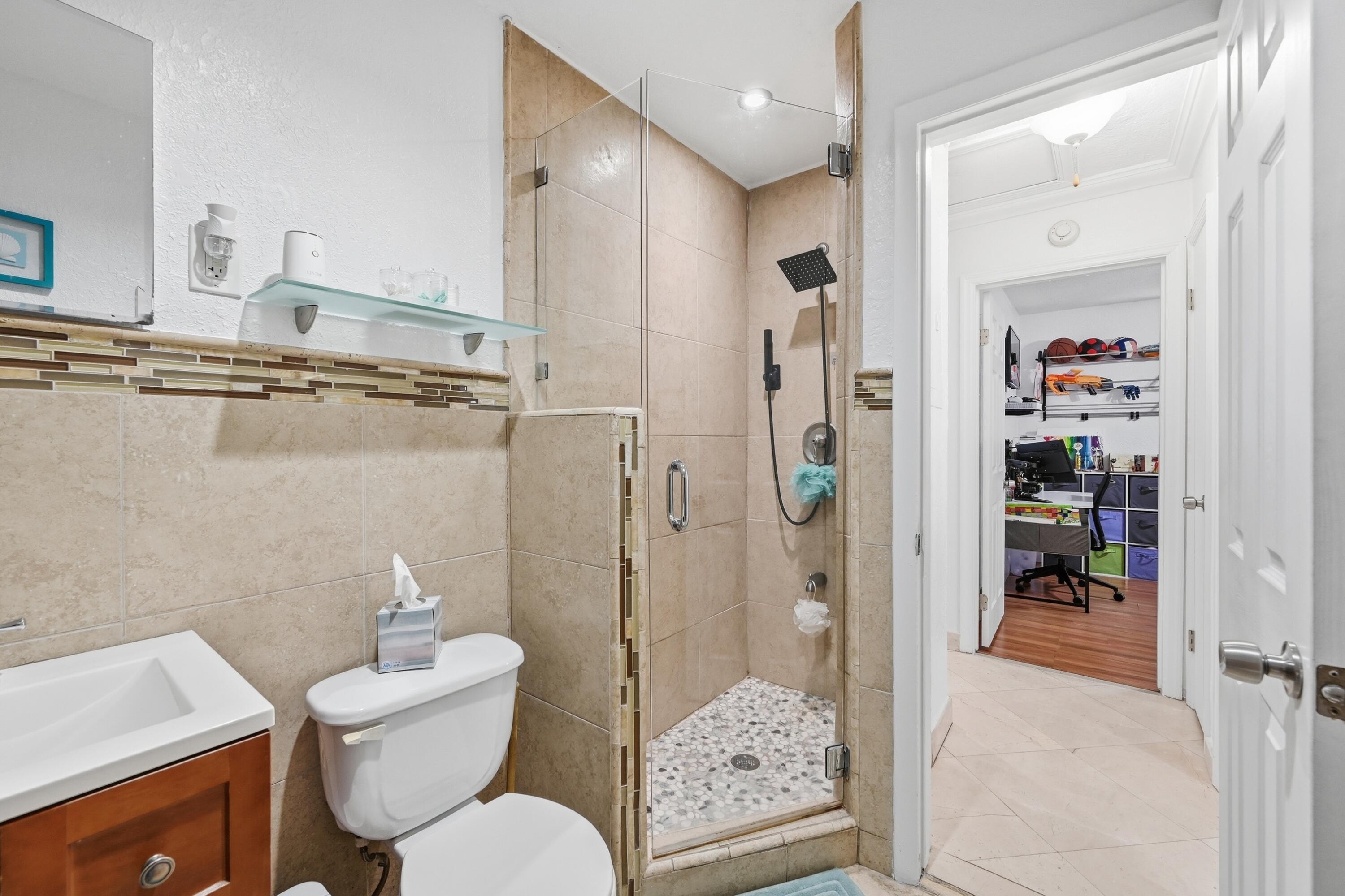 6271 Harding Street Hollywood, FL 33024 - Photo 22 of 58 22_stl_7178