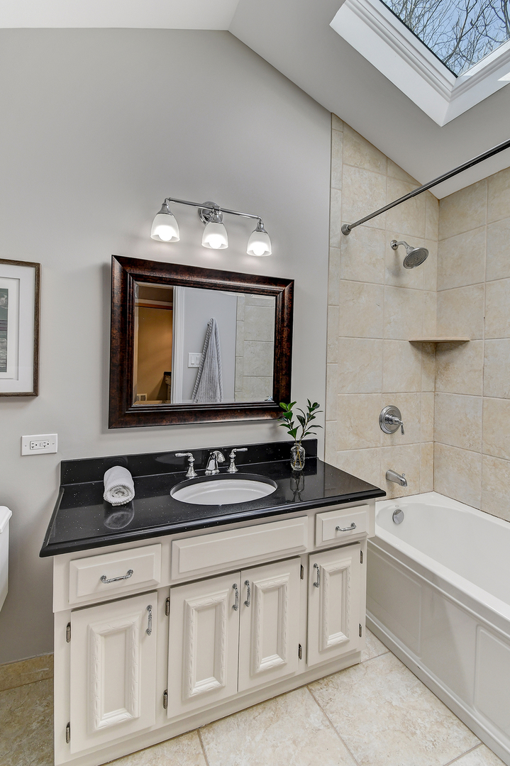 8348 Dolfor Cove Burr Ridge, IL 60527 - Photo 19 of 27