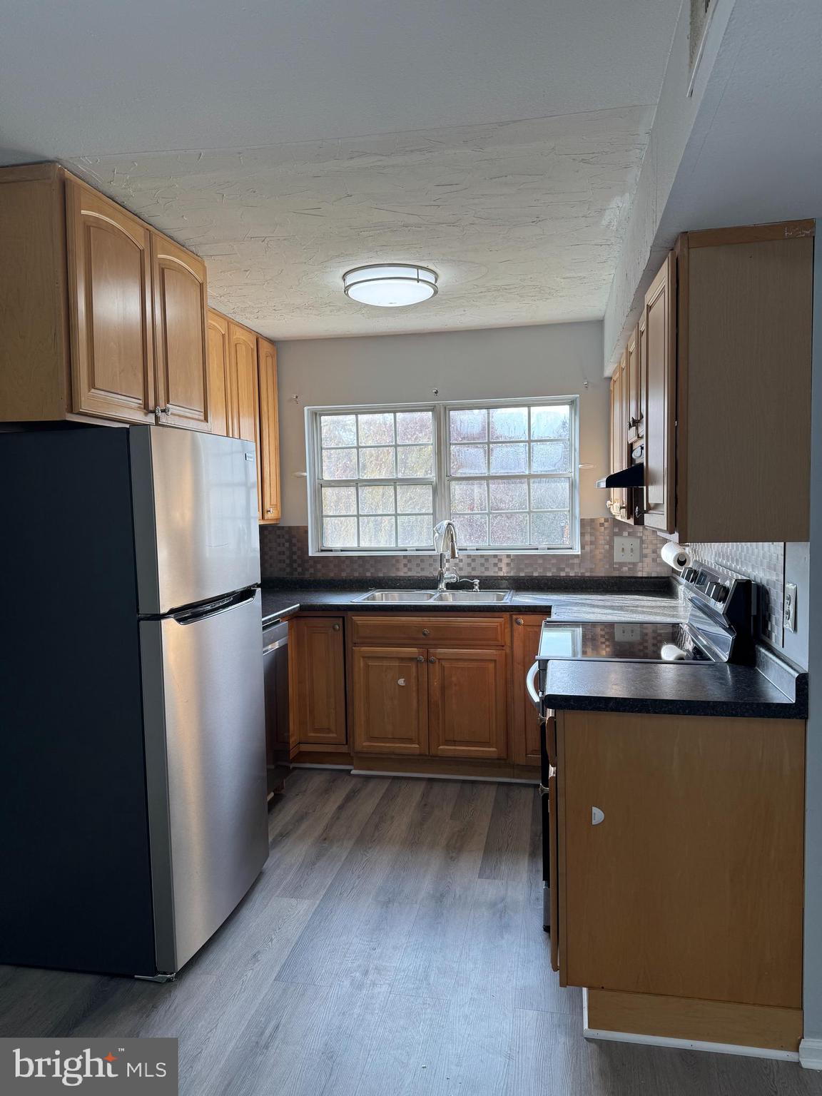 114 Prosperity Avenue Southeast, Unit C Leesburg, VA 20175 - Photo 8 of 18 a kitchen with stainless steel appliances granite countertop a refrigerator a sink a stove and a refrigerator