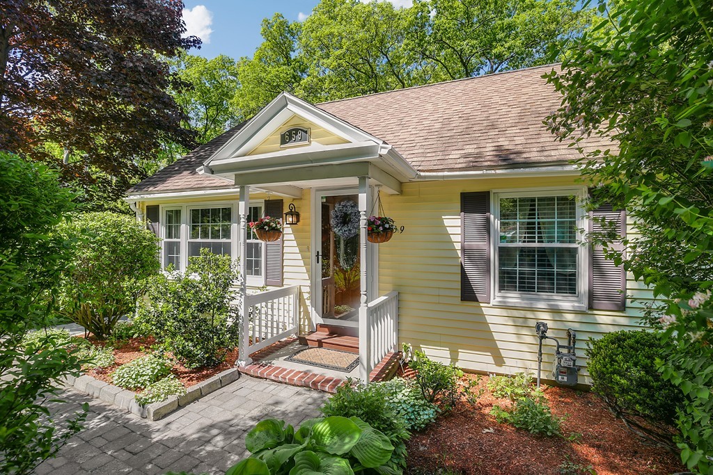 659 Waverly Road North Andover, MA 01845 - Photo 2 of 23 Gallery Image 2
