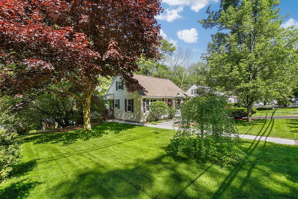 659 Waverly Road North Andover, MA 01845 - Photo 4 of 23 Gallery Image 4