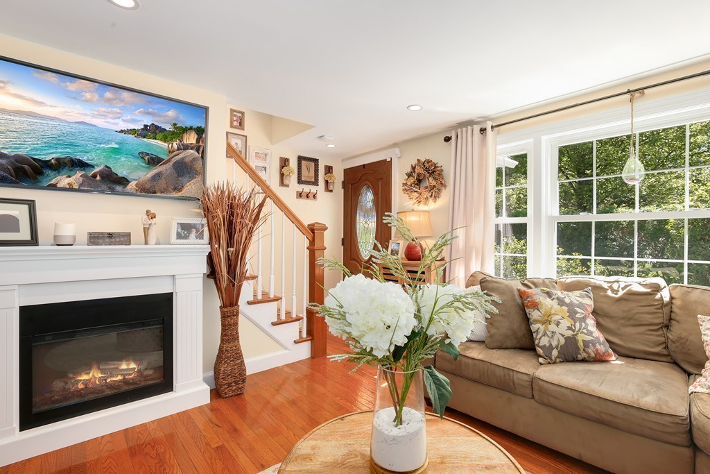 659 Waverly Road North Andover, MA 01845 - Photo 6 of 23 Gallery Image 6