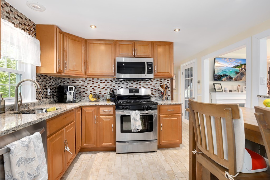 659 Waverly Road North Andover, MA 01845 - Photo 8 of 23 Gallery Image 8