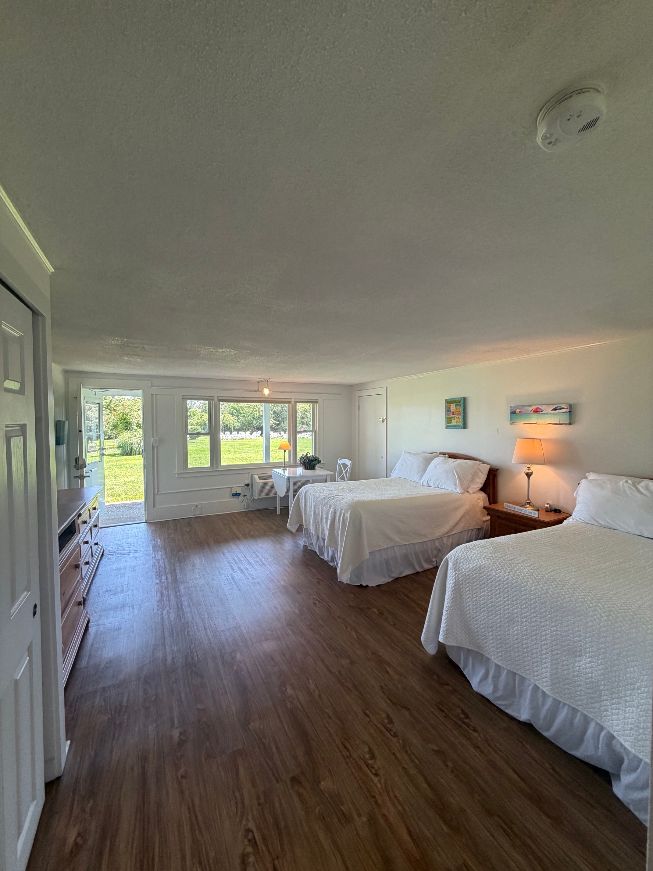 27 Island Inn Road, Unit 9C Oak Bluffs, MA 02557 - Photo 5 of 26 spacious area, bright and roomy