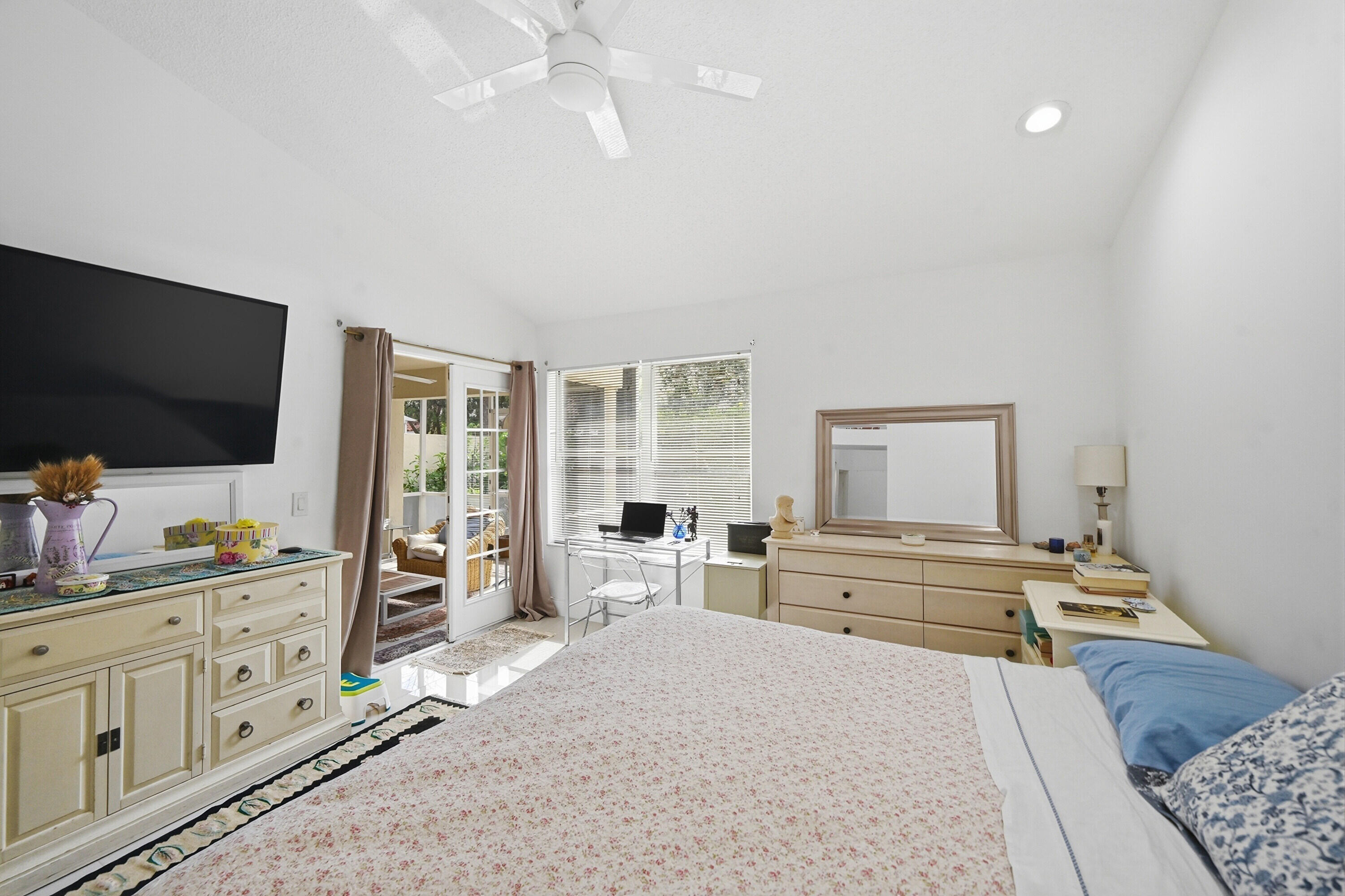 5236 Majorca Club Drive Boca Raton, FL 33486 - Photo 16 of 40 Primary Suite