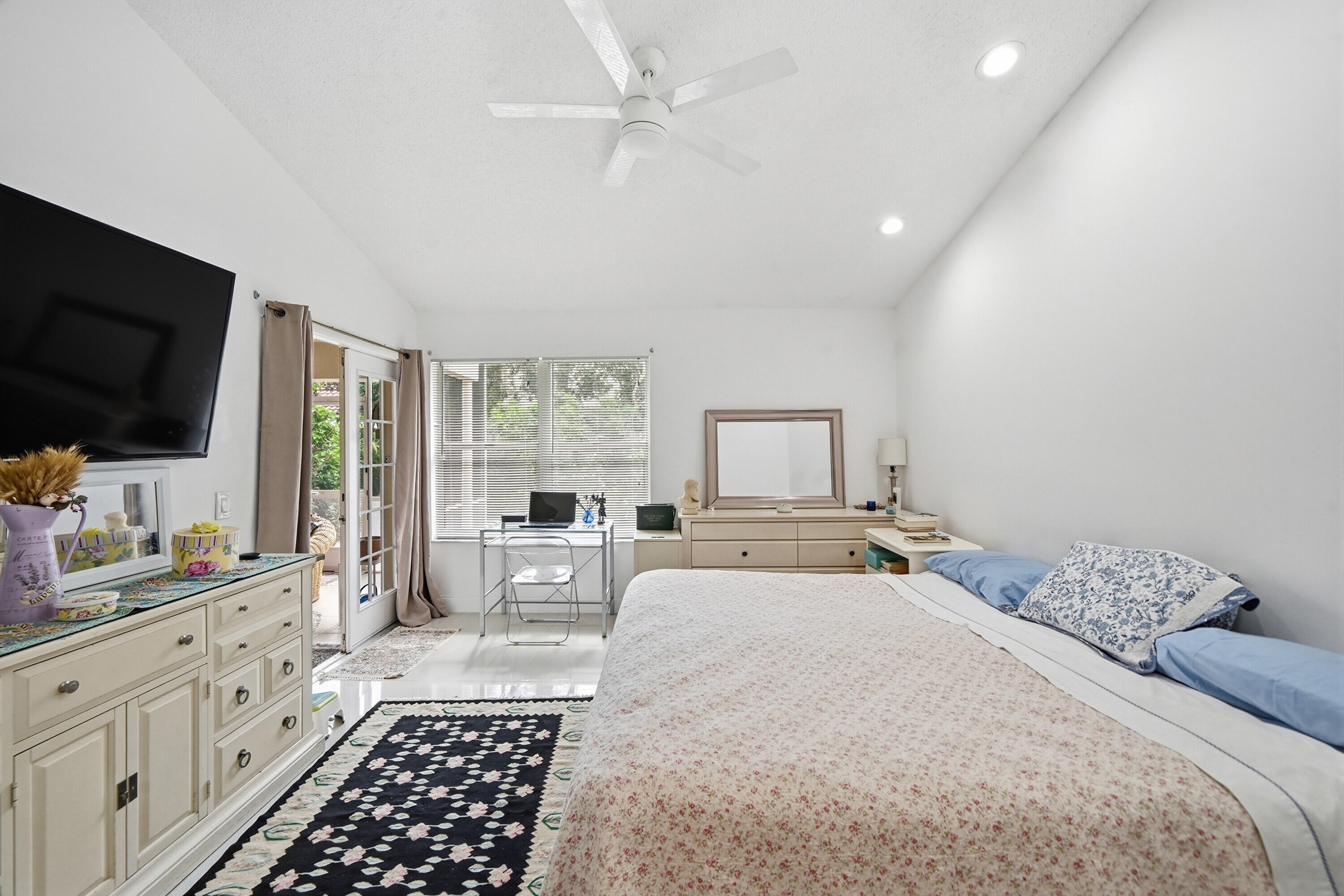 5236 Majorca Club Drive Boca Raton, FL 33486 - Photo 17 of 40 Primary Bedroom