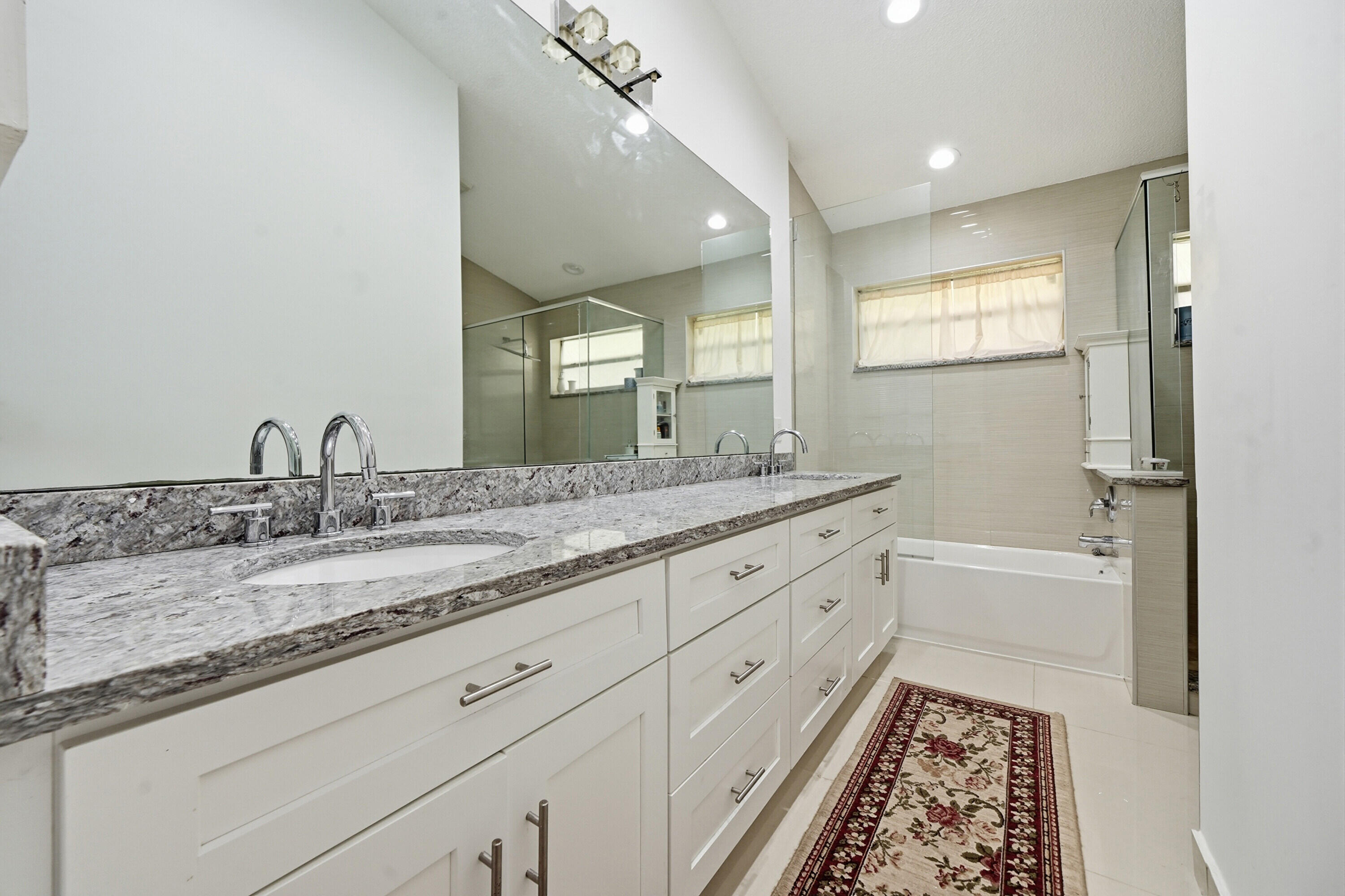 5236 Majorca Club Drive Boca Raton, FL 33486 - Photo 20 of 40 Primary Bath