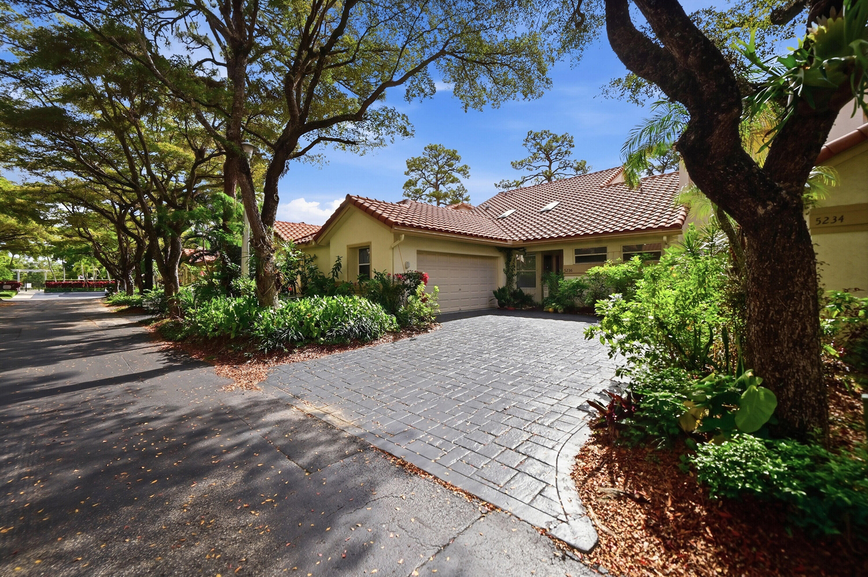 5236 Majorca Club Drive Boca Raton, FL 33486 - Photo 2 of 40 Oversized Driveway