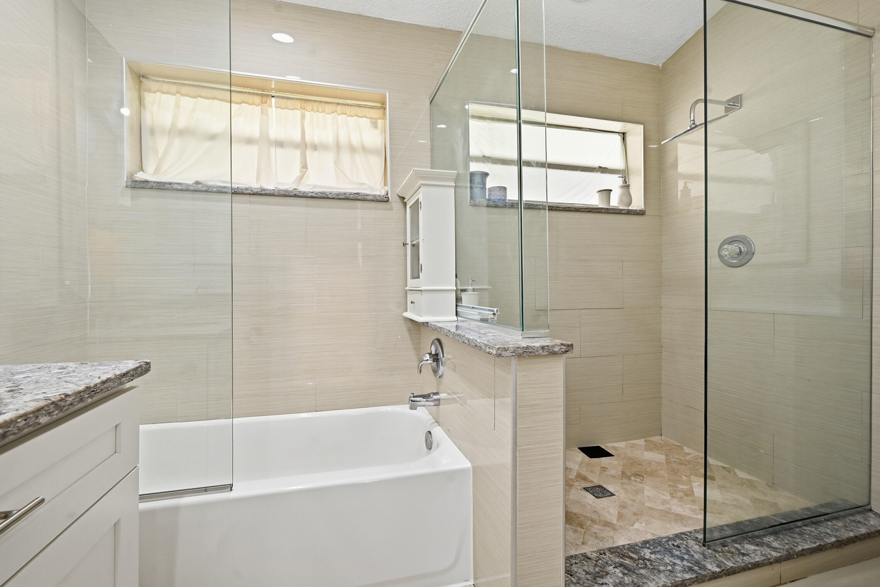 5236 Majorca Club Drive Boca Raton, FL 33486 - Photo 22 of 40 Primary Bath