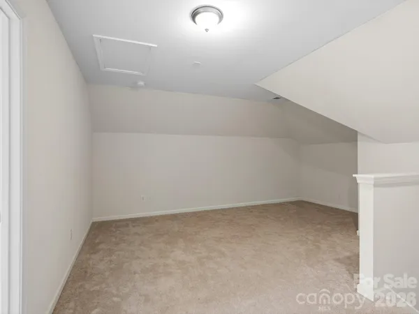 a picture of lake view