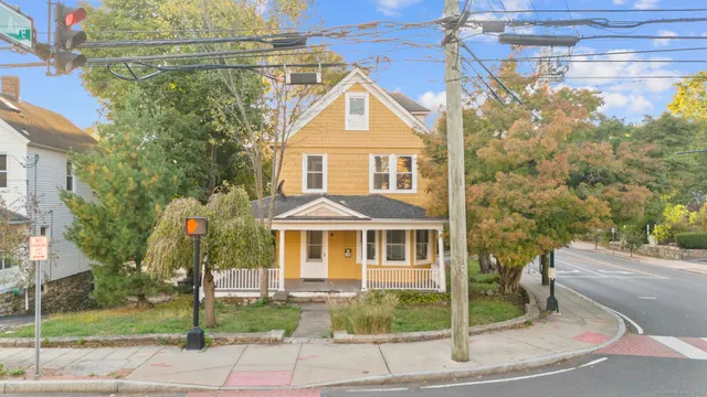 $2,650 | 1148 Hope Street, Unit 2, Stamford, CT 06907