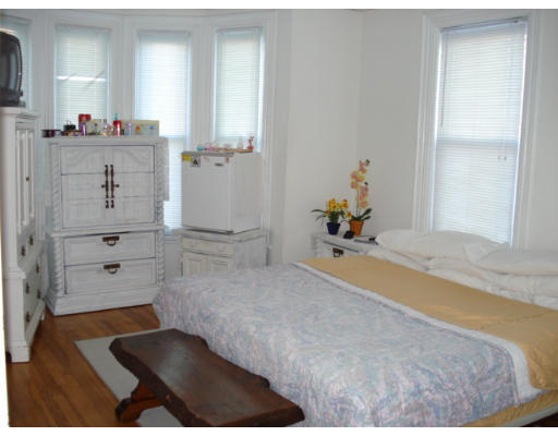 314 Mammoth Road Lowell, MA 01854 - Photo 2 of 10