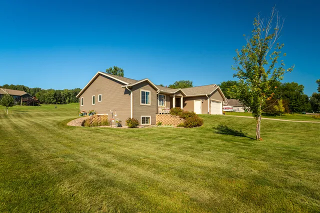 $575,000 | W7534 Sylvester Road, Holland, WI 54636