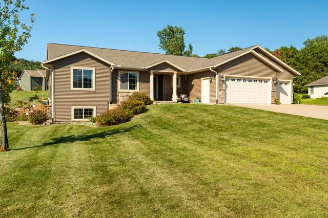 $575,000 | W7534 Sylvester Road, Holland, WI 54636