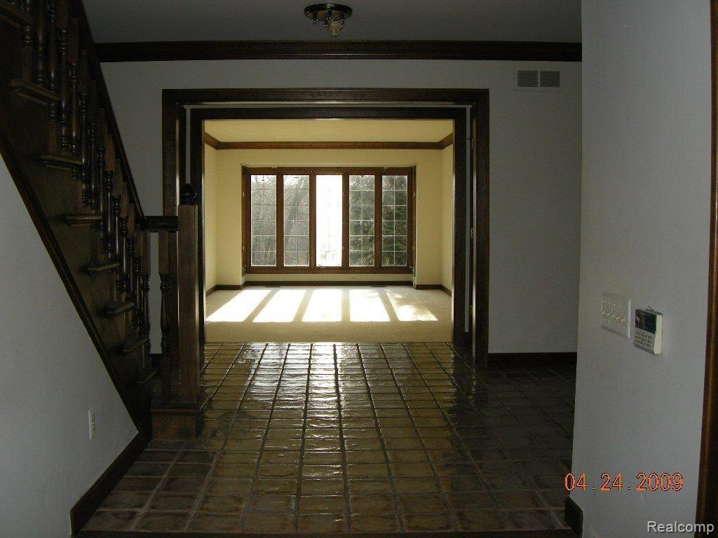 1895 Squirrel Road Bloomfield Hills, MI 48304 - Photo 9 of 25 DSCN9723