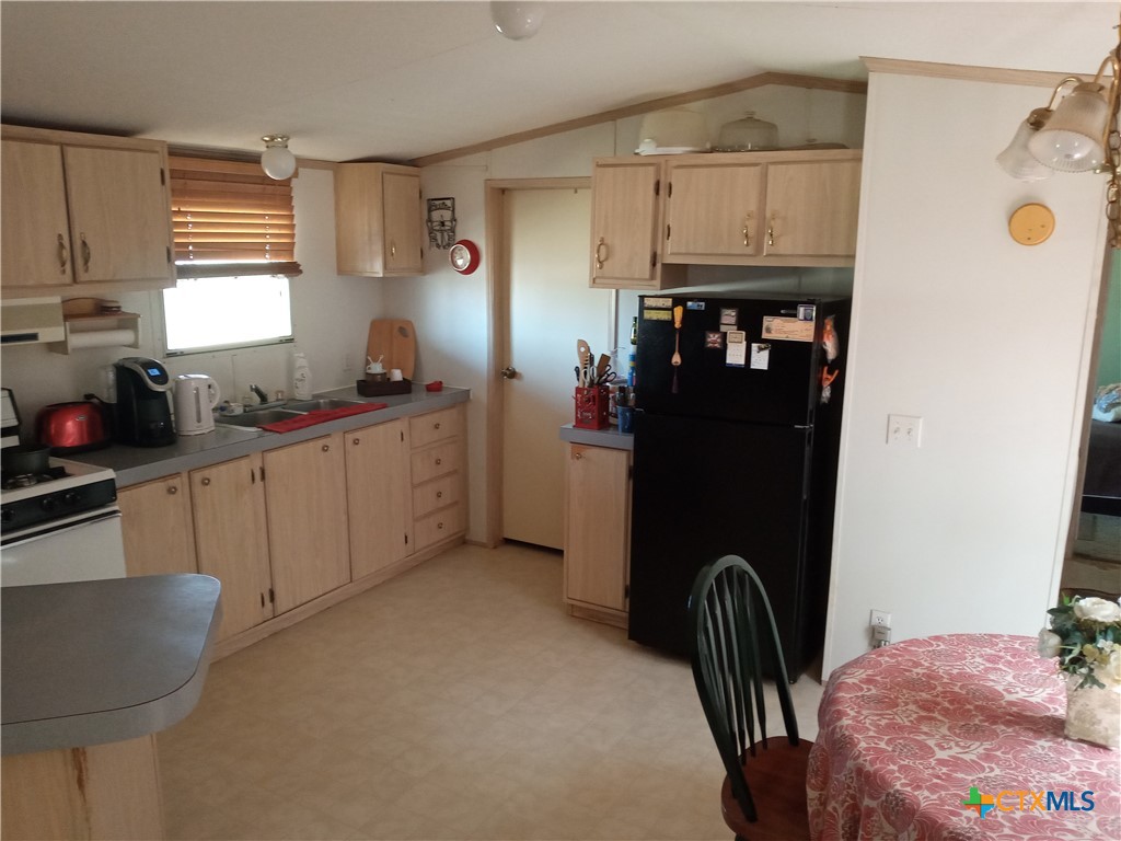 842 Burkhart Road Victoria, TX 77905 - Photo 7 of 44