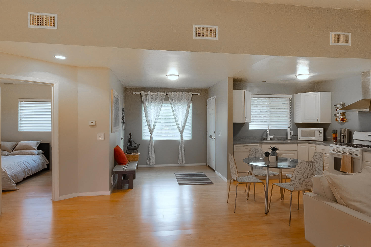 110 Canada Street Ojai, CA 93023 - Photo 10 of 30 10. Greatroom