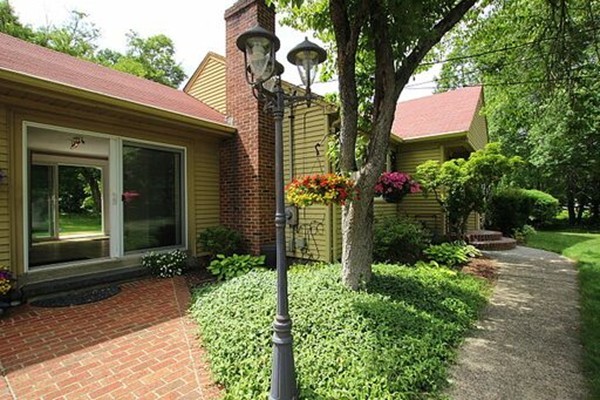 66 Berwick Road Attleboro, MA 02703 - Photo 4 of 20 Gallery Image 4