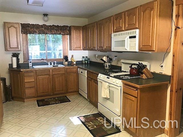 882 North N Co Road Manistique, MI 49854 - Photo 7 of 41