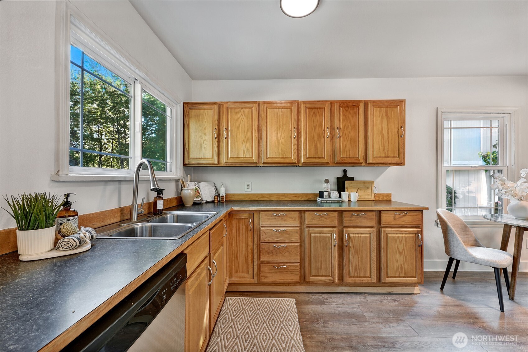 6712 18th Avenue Southwest Seattle, WA 98106 - Photo 9 of 25 Gallery Image 9