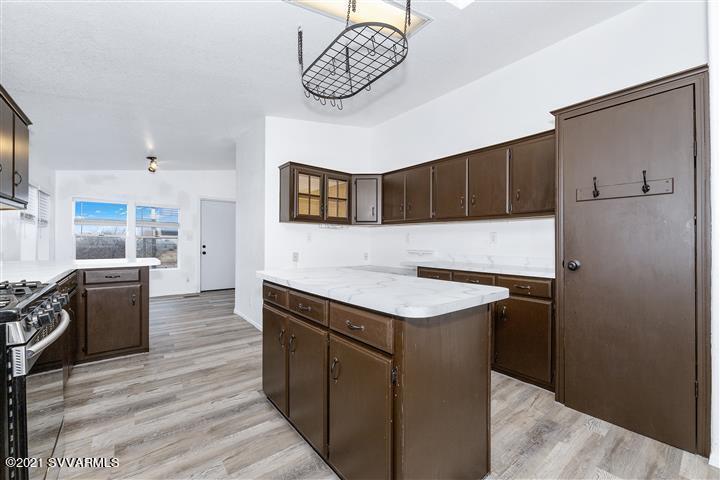 4120 East Beaver Creek Road Rimrock, AZ 86335 - Photo 10 of 31 a kitchen with granite countertop a stove and a refrigerator