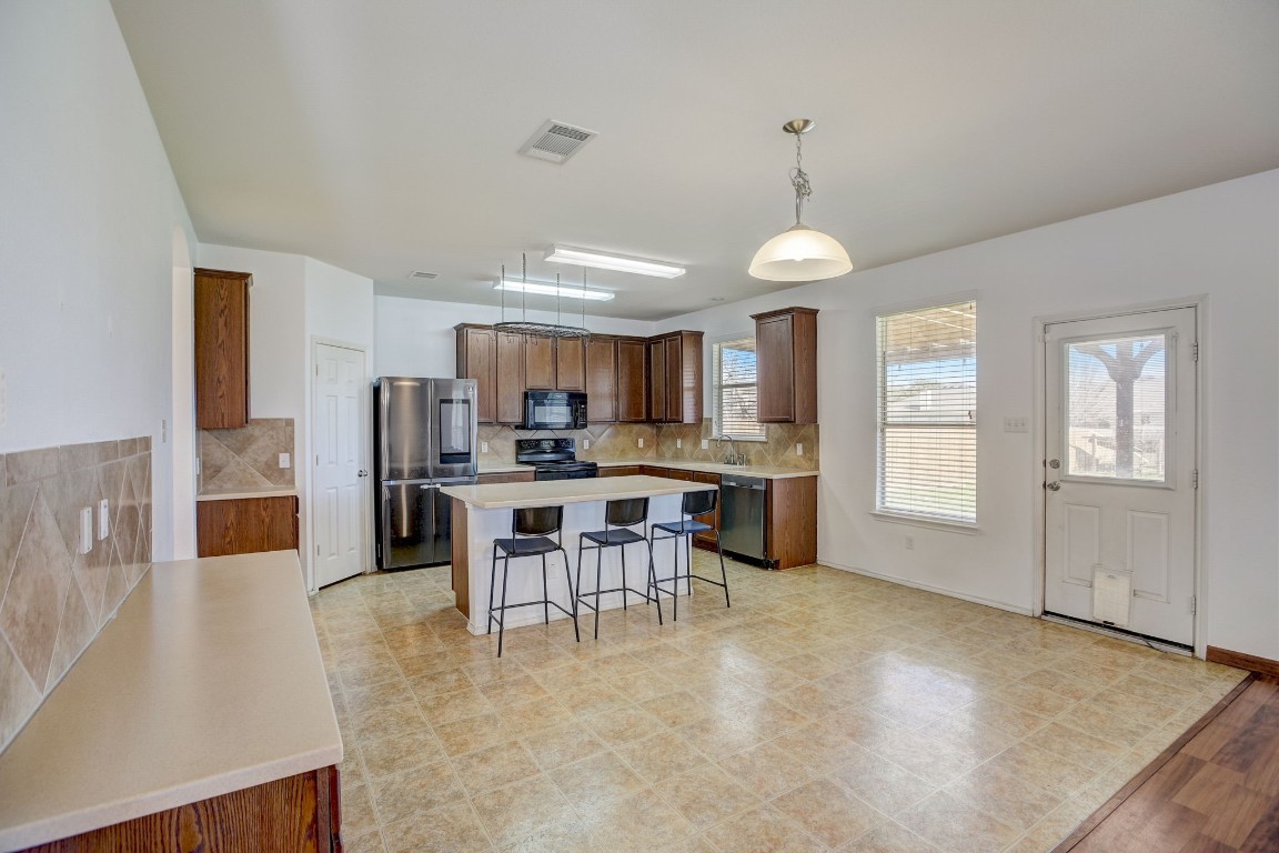 305 Waterlily Way Hutto, TX 78634 - Photo 12 of 40