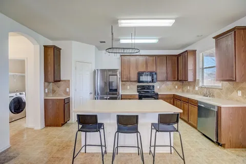 $350,000 | 305 Waterlily Way, Hutto, TX 78634