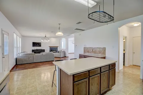 $350,000 | 305 Waterlily Way, Hutto, TX 78634