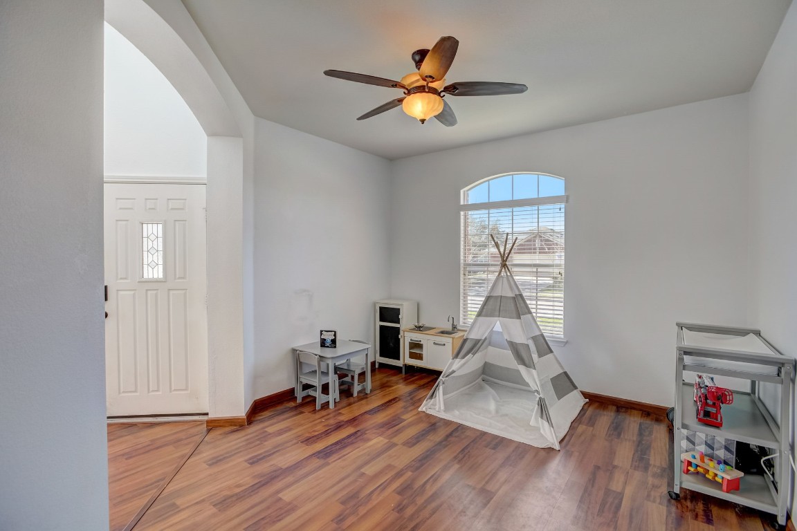 305 Waterlily Way Hutto, TX 78634 - Photo 7 of 40