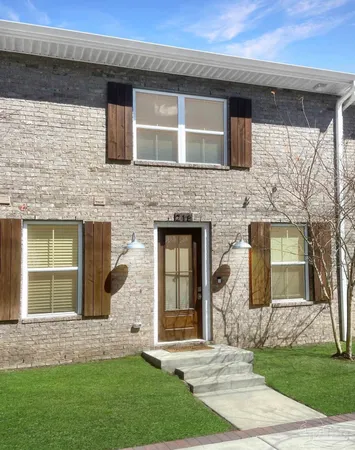 $2,400 | 218 North De Villiers Street, Pensacola, FL 32502