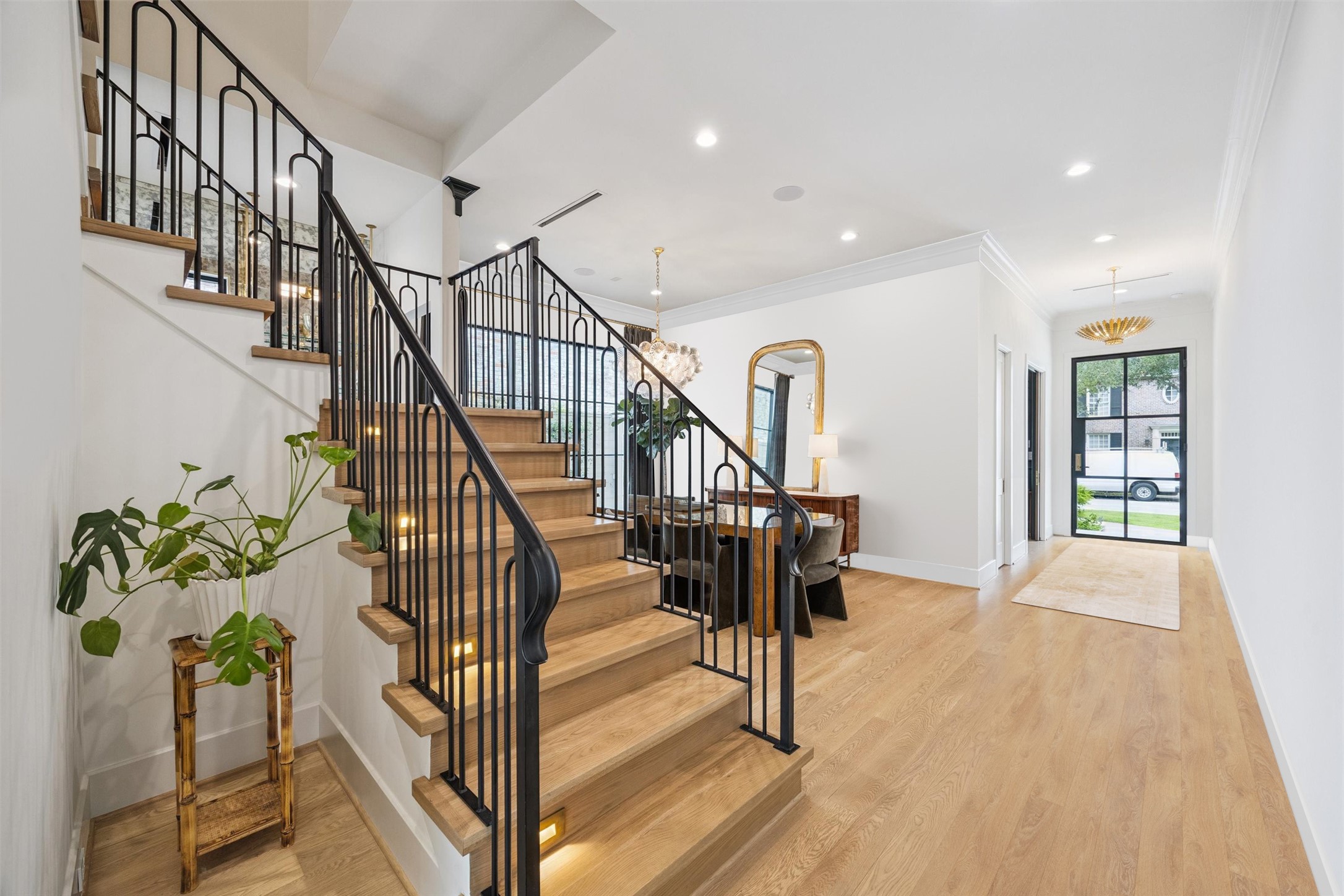 2823 Plumb Street Houston, TX 77005 - Photo 11 of 16 Upstairs is where you will find an expansive gameroom and all four bedrooms, each with their own ensuite bathrooms and spacious walk-in closets complete with built-in drawers and shelves.
*Photos shown are examples of the builder’s previously completed homes and may include optional or upgraded features.