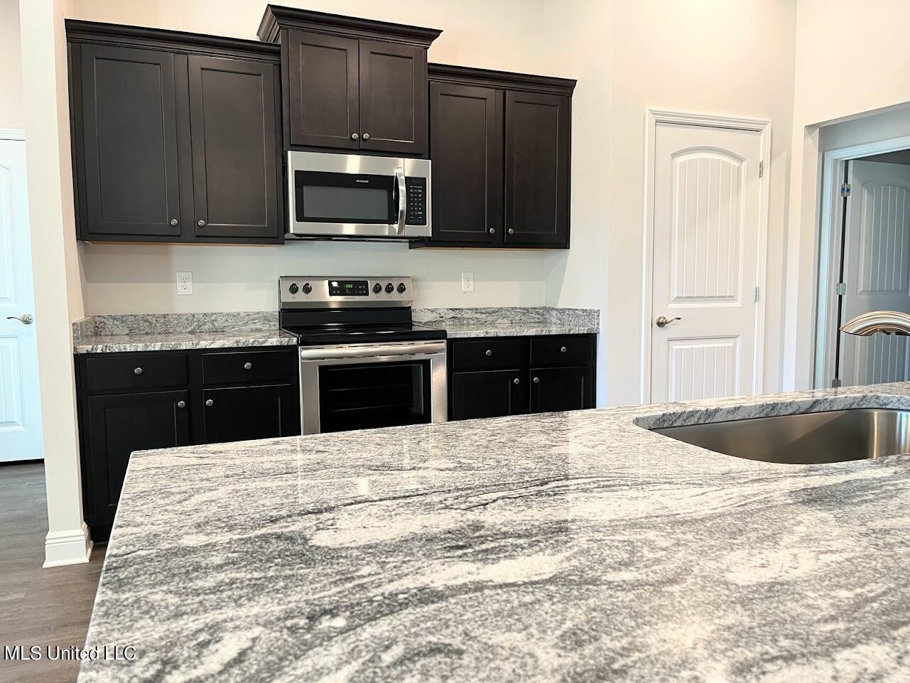 6203 Roxanne Way Biloxi, MS 39532 - Photo 3 of 31 lot 47 granite countertops
