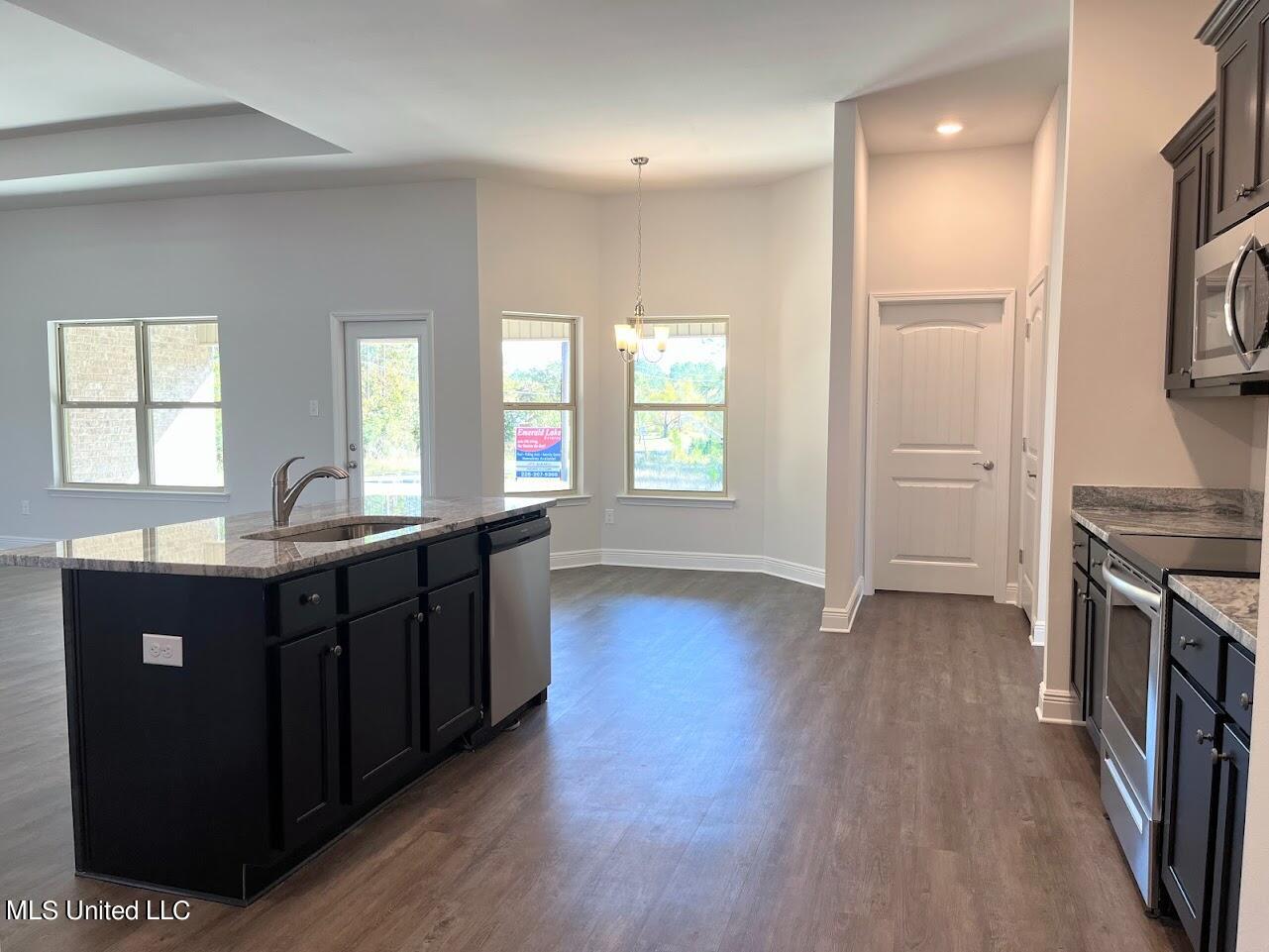 6203 Roxanne Way Biloxi, MS 39532 - Photo 7 of 31 lot 47 Kitchen and Breakfast nook 2