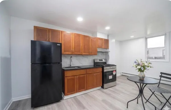 $2,200 | 365 Claremont Avenue, Unit 1, Jersey City, NJ 07305