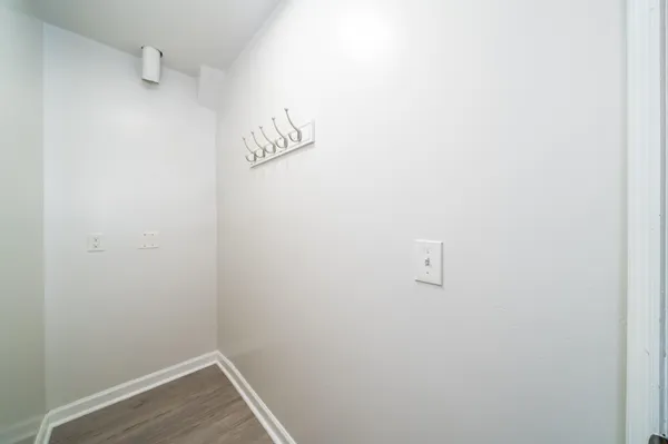 $2,200 | 365 Claremont Avenue, Unit 1, Jersey City, NJ 07305