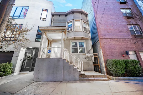 $2,200 | 365 Claremont Avenue, Unit 1, Jersey City, NJ 07305