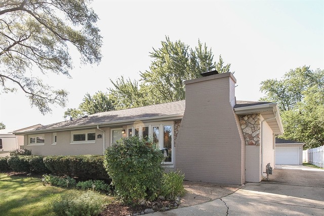 565 Morgan Lane Hoffman Estates, IL 60169 - Photo 2 of 25